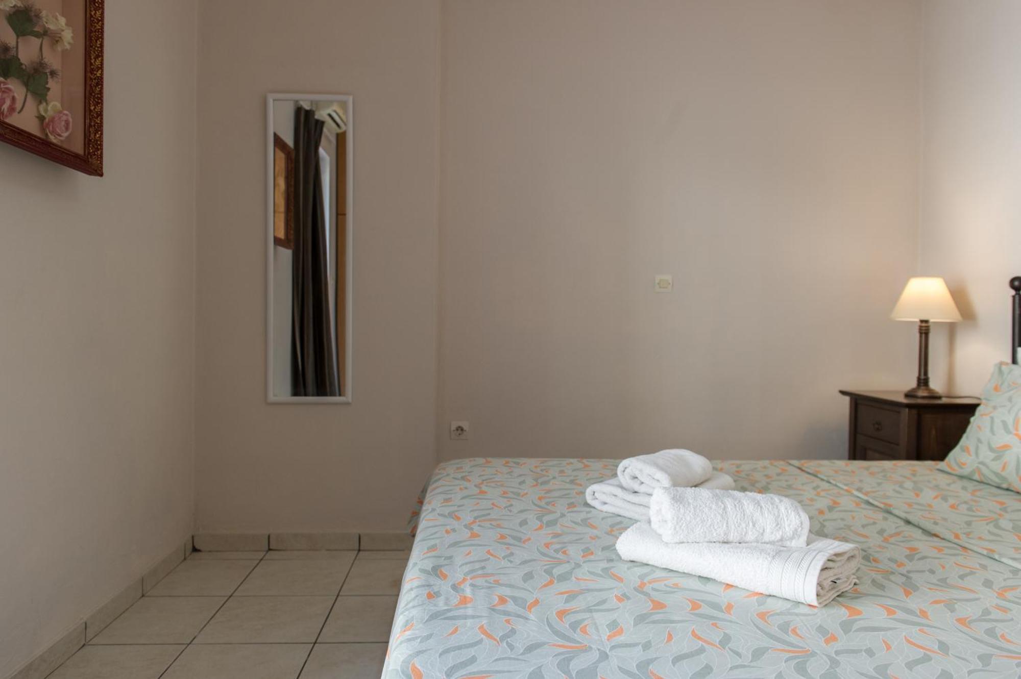 Kamari Blue Apartments Kalamata Esterno foto